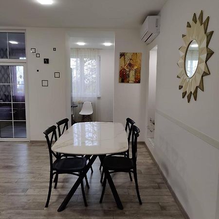 Modern Apartment In The Center With The View Of The Majestic Ararat Yerevan Bagian luar foto