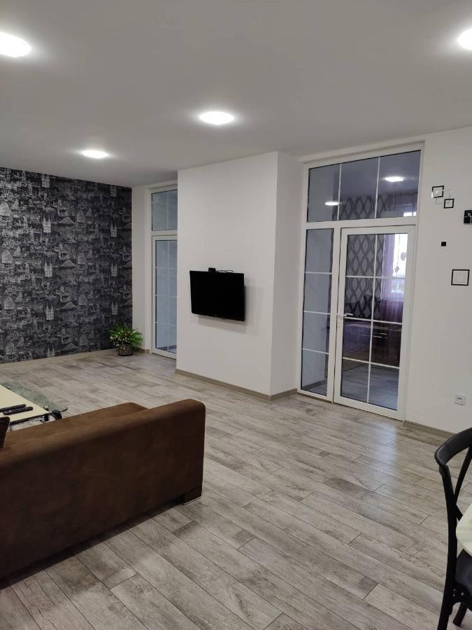 Modern Apartment In The Center With The View Of The Majestic Ararat Yerevan Bagian luar foto