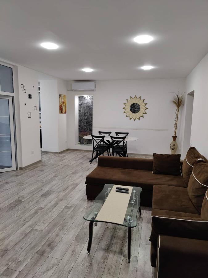 Modern Apartment In The Center With The View Of The Majestic Ararat Yerevan Bagian luar foto